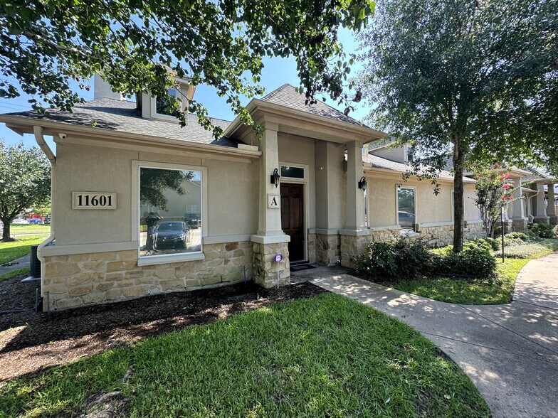 More Photos Of 11601 Spring Cypress Rd, Tomball Medical For Sale