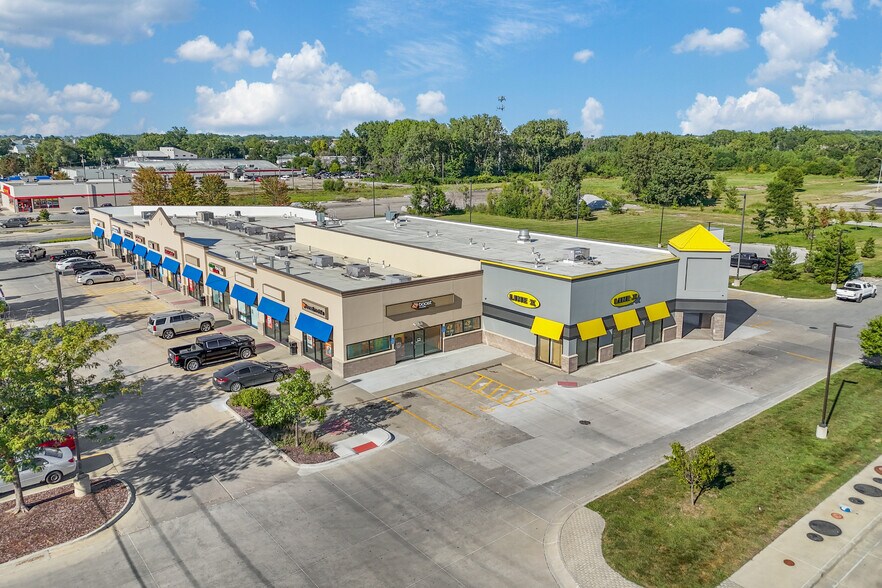 More Photos Of 3701 E 14th St, Des Moines Unknown For Lease