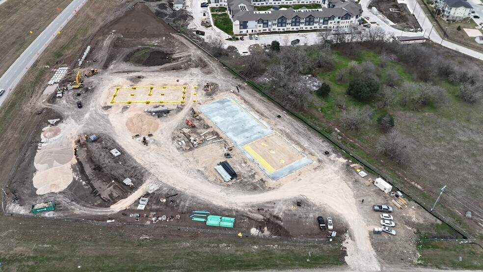 More Photos Of 2301 W San Antonio St, Lockhart Unknown For Lease