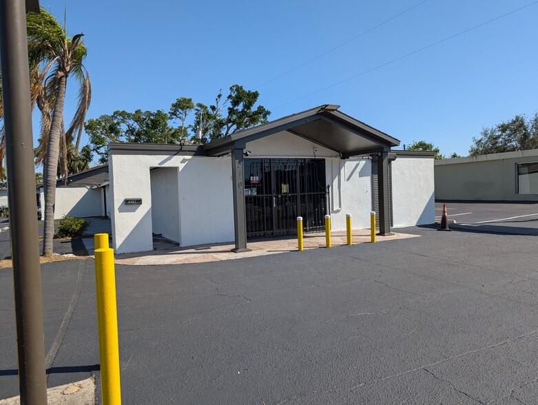 Primary Photo Of 5107 14th St, Bradenton General Retail For Lease