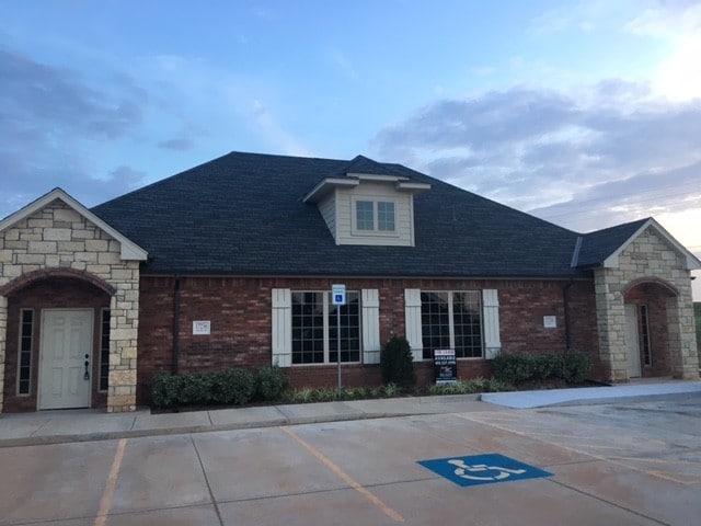 More Photos Of 17236 N May Ave, Edmond Office For Sale