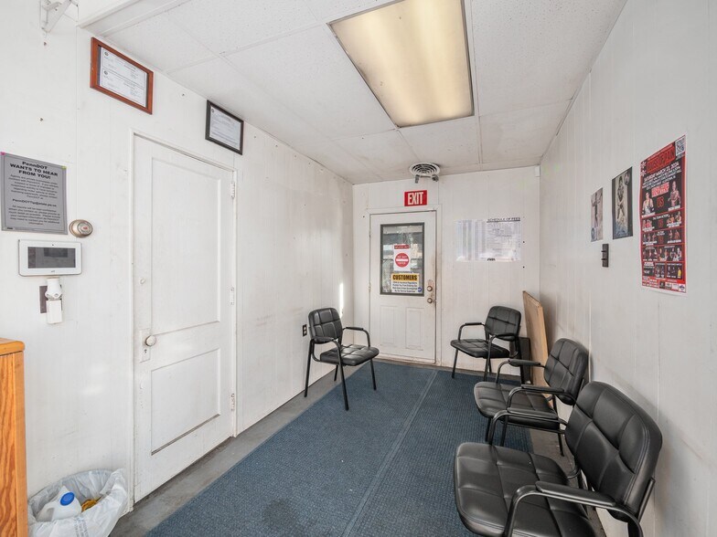 More Photos Of 1001-1015 S 5th St, Allentown Auto Repair For Sale