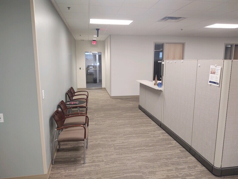 More Photos Of 903 E 104th St, Kansas City Office For Lease