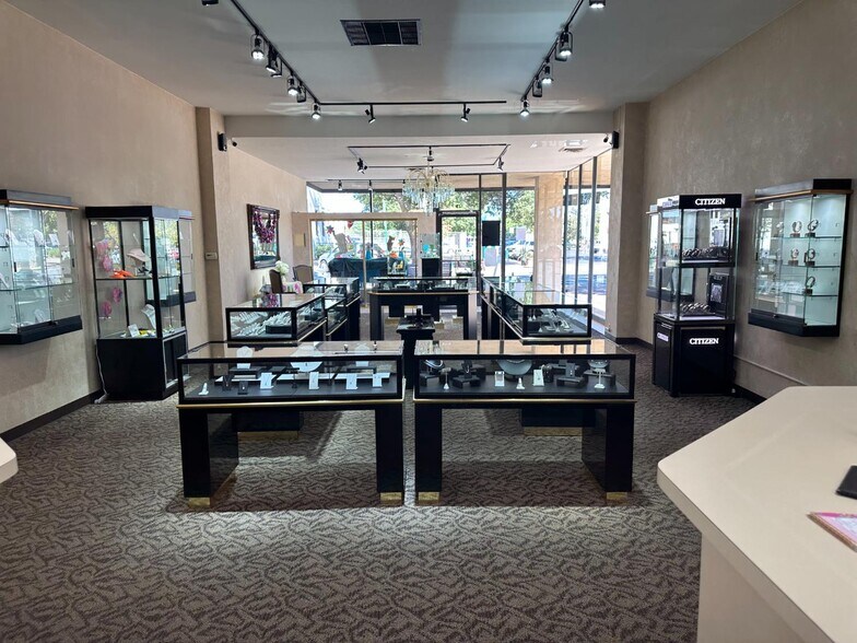 More Photos Of 123-125 S School St, Lodi Storefront For Sale