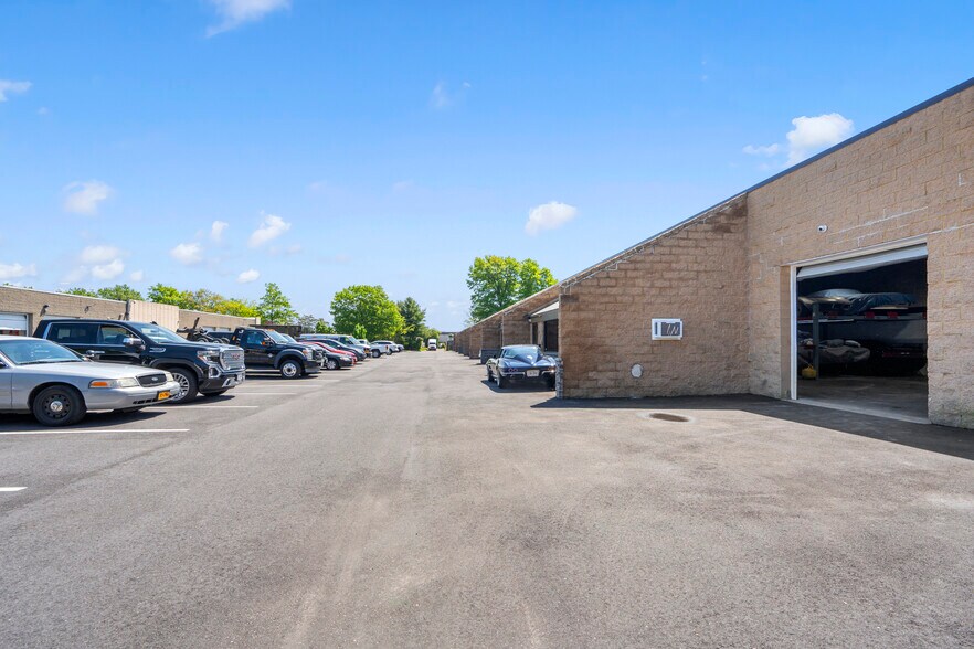 More Photos Of 90 Knickerbocker Ave, Bohemia Distribution For Sale