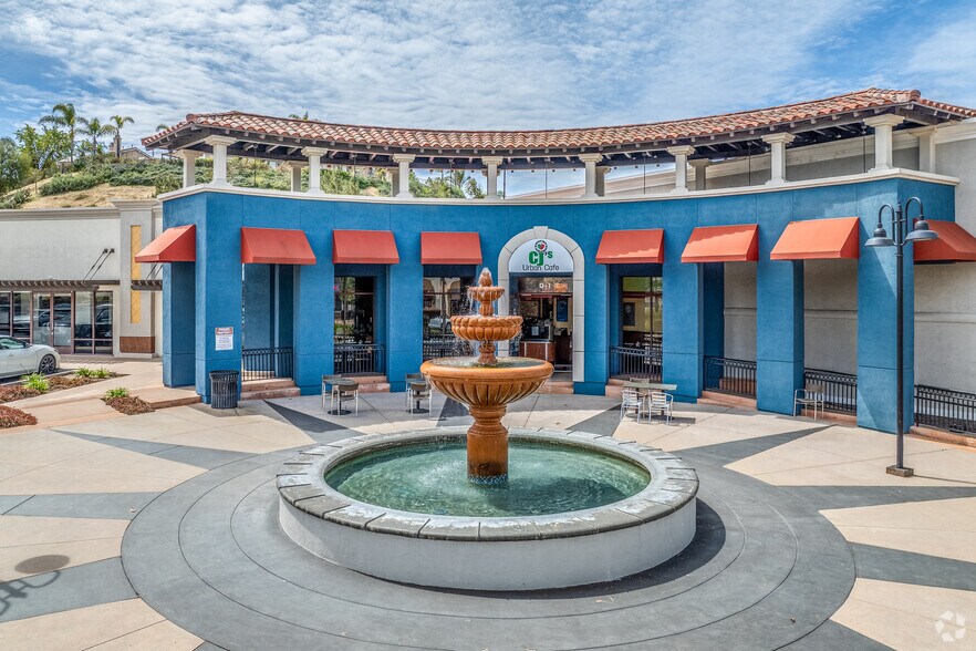 More Photos Of 716-766 New Los Angeles Ave, Moorpark Supermarket For Lease