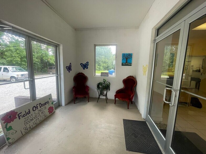 More Photos Of 1918 N 2nd St, Booneville Warehouse For Sale