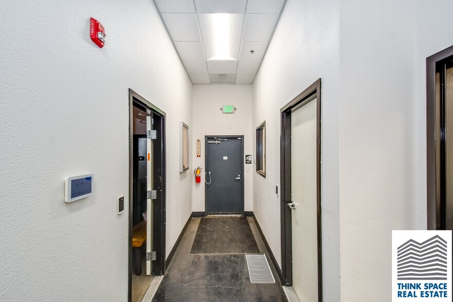 More Photos Of 9419 Mason Ave, Chatsworth Manufacturing For Lease