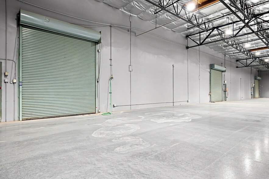 More Photos Of 2701 Crimson Canyon Dr, Las Vegas Light Manufacturing For Sale