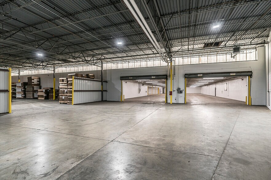 More Photos Of 344 Maple, Gallatin Warehouse For Lease