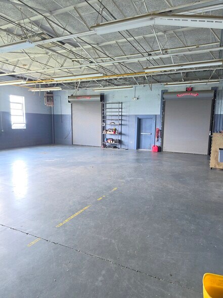 More Photos Of 907 N Pierce St, Alma Industrial For Sale