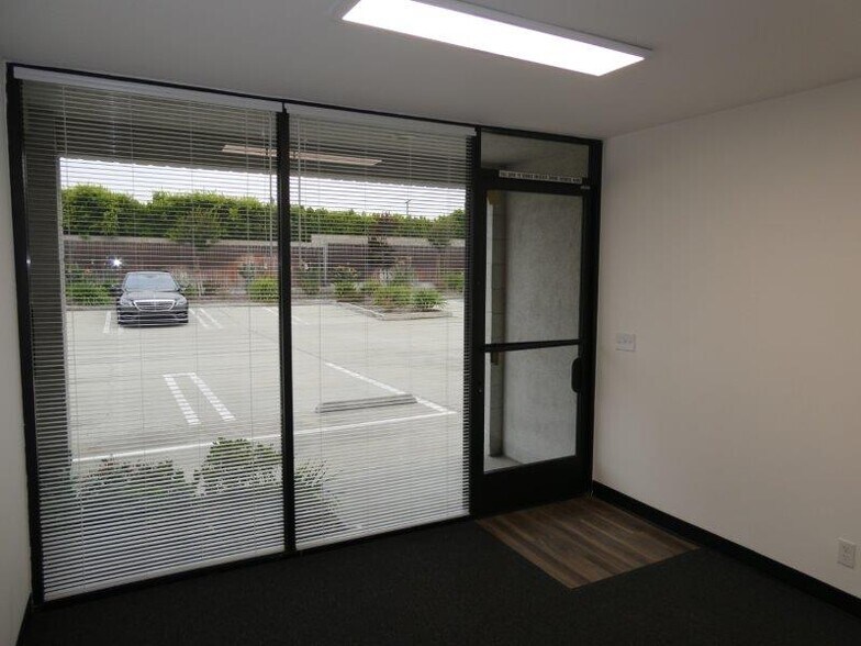 More Photos Of 787 W Woodbury Rd, Altadena Warehouse For Lease