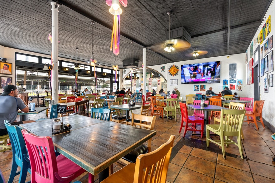 More Photos Of 1012-1032 S Presa St, San Antonio Unknown For Lease