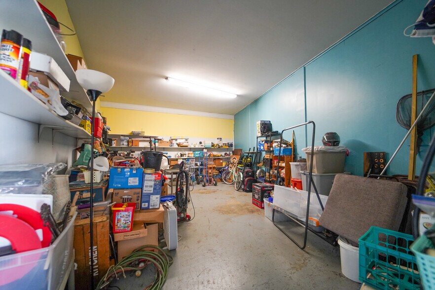 More Photos Of 802 North St, Victoria General Retail For Sale