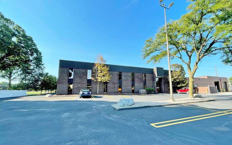 More Photos Of 33150 Schoolcraft Rd, Livonia Unknown For Lease