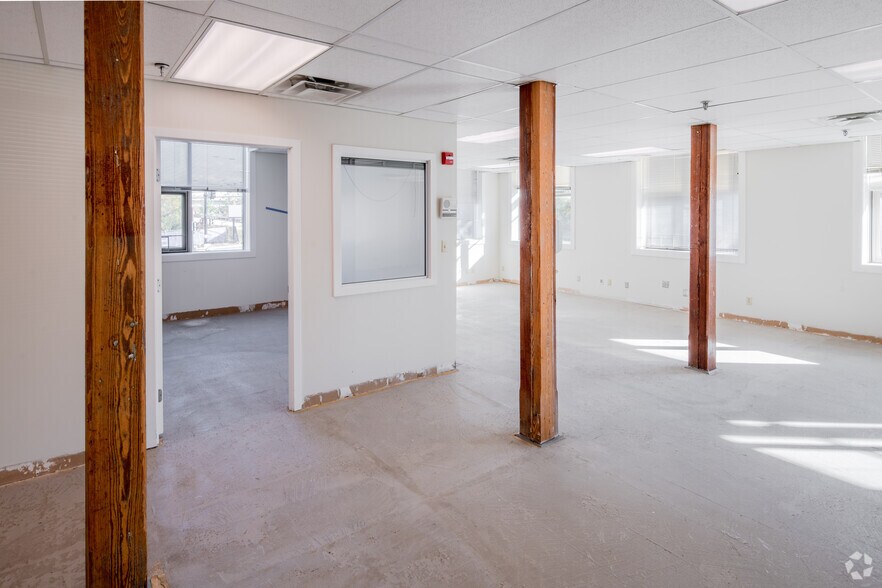 More Photos Of 45 Willard Ave, Providence Medical For Sale