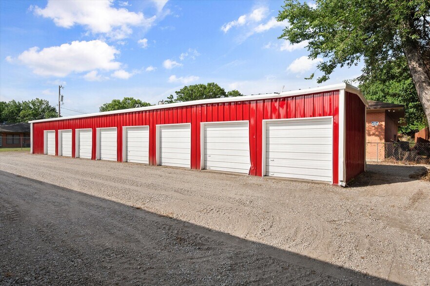 More Photos Of 124 Brooks ave, Corsicana Industrial For Sale