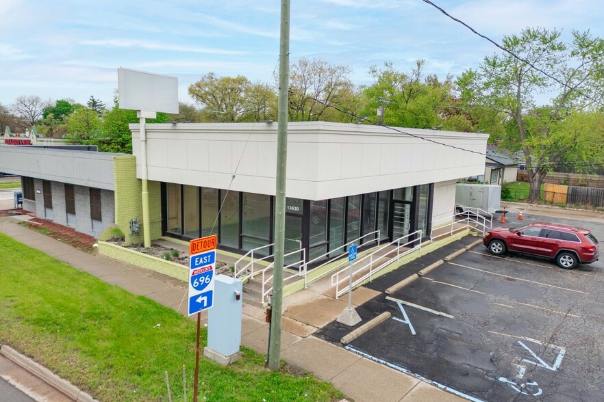 More Photos Of 13630 W Eight Mile Rd, Oak Park Freestanding For Sale