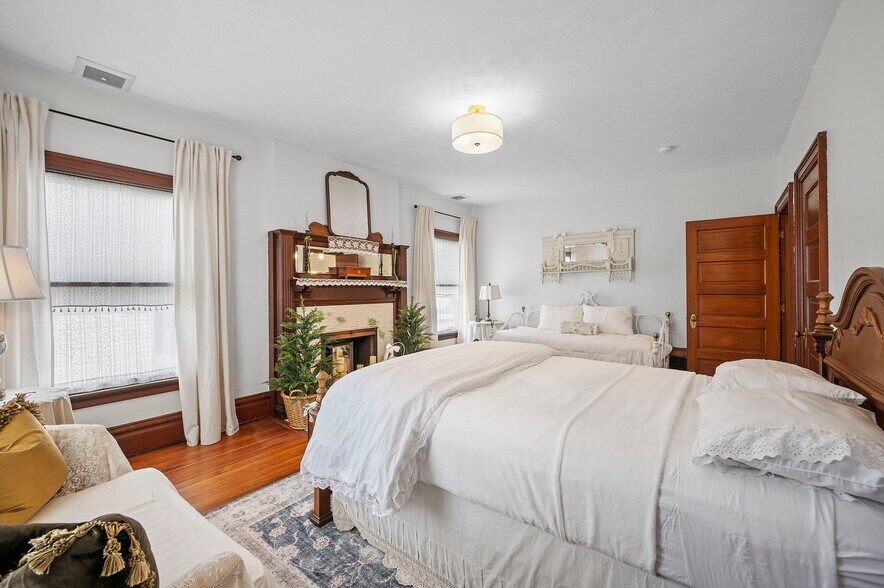 More Photos Of 610 W Washington St, Sandusky Specialty For Sale