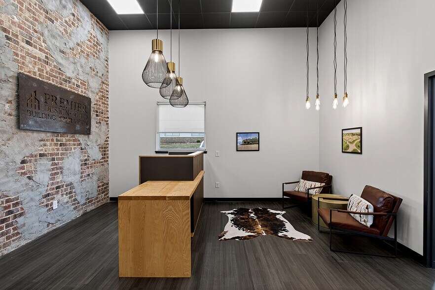 More Photos Of 1031 Parkway Dr, Spring Hill Office For Lease