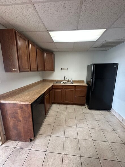 More Photos Of 331 Highway 146 S, La Porte Warehouse For Lease