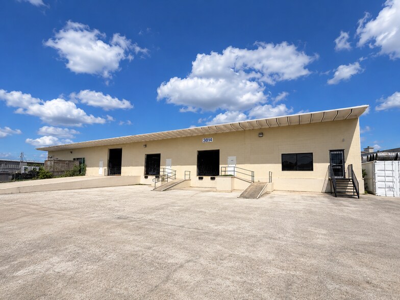 More Photos Of 3814 Woodbury Dr, Austin Warehouse For Lease