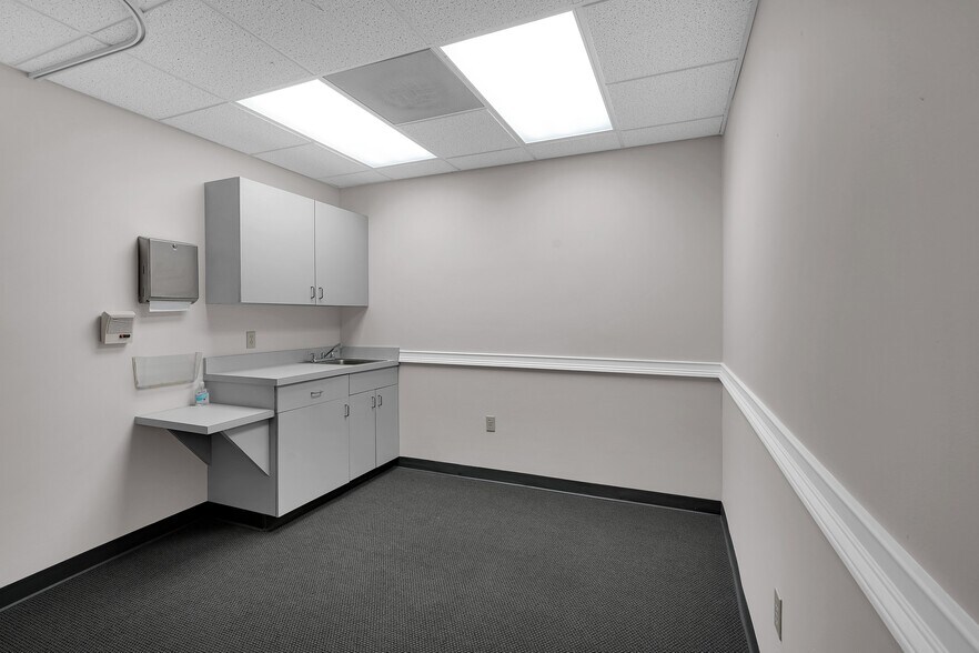 More Photos Of 3599 University Blvd S, Jacksonville Medical For Sale