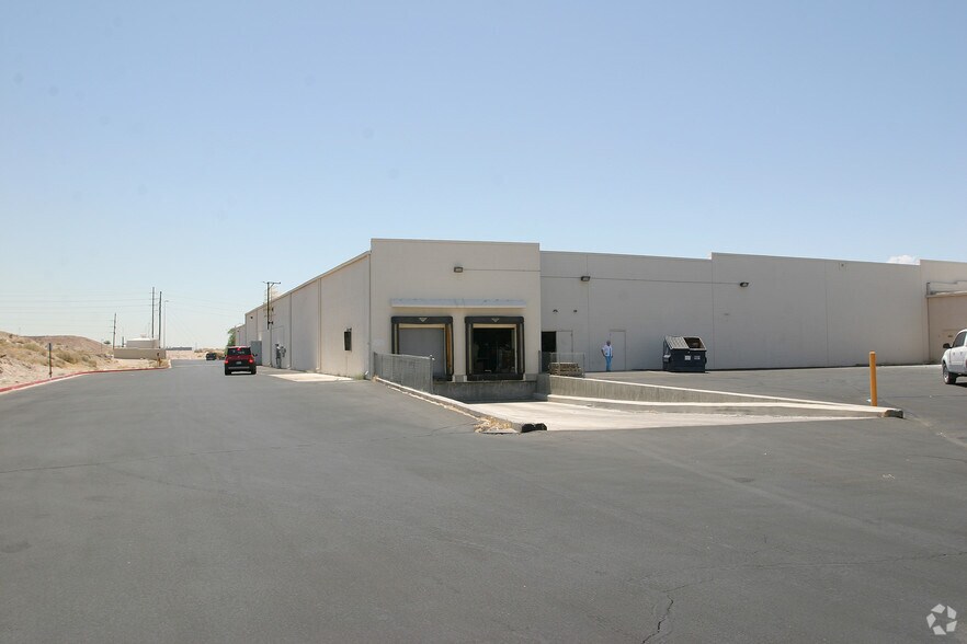 More Photos Of 2350 Miracle Mile Rd, Bullhead City Department Store For Lease