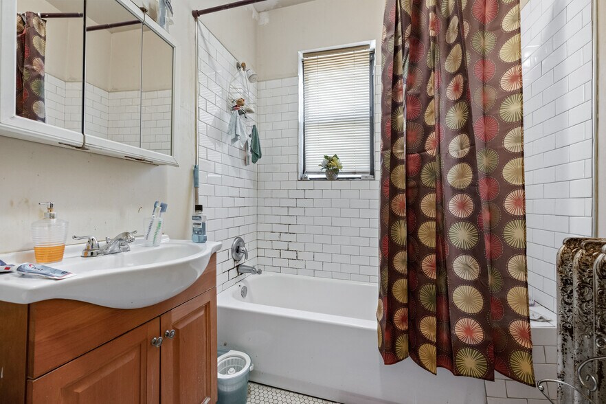 More Photos Of 417-423 E 76th St, Chicago Apartments For Sale