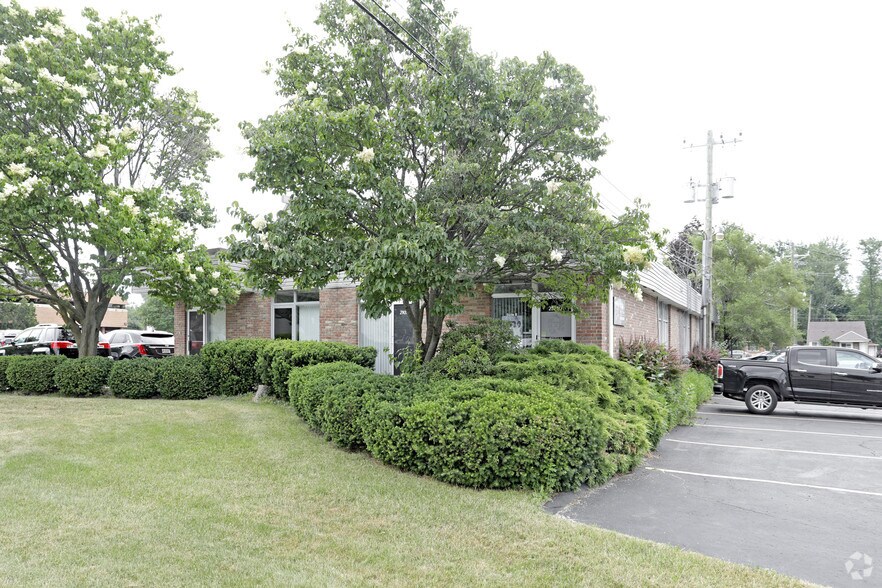 More Photos Of 23030 Mooney St, Farmington Medical For Lease