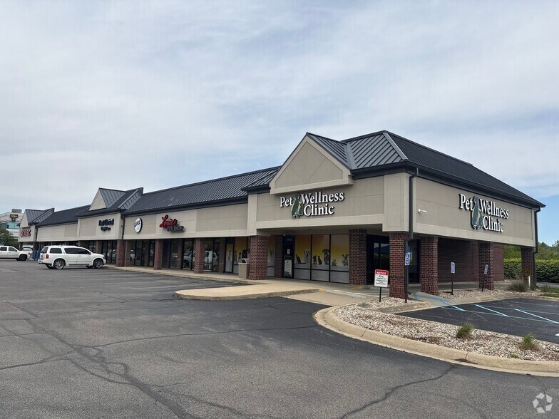 More Photos Of 10224-10242 E US Highway 36, Avon Storefront For Lease