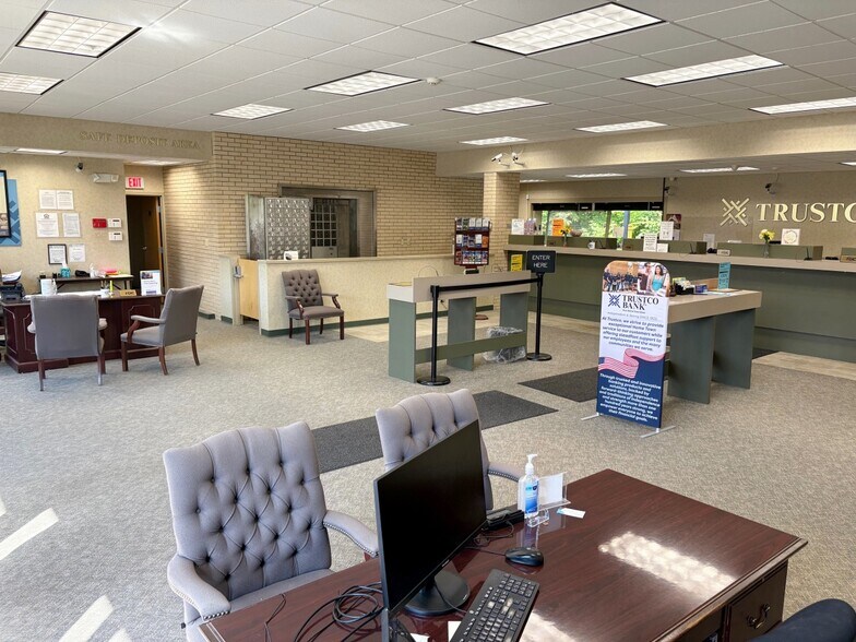 More Photos Of 3580 Us Highway 9w, Highland Bank For Lease