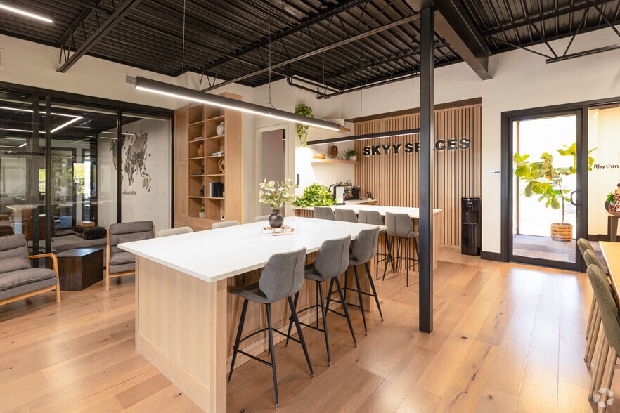 More Photos Of 220 W Bridge St, Dublin Office For Lease