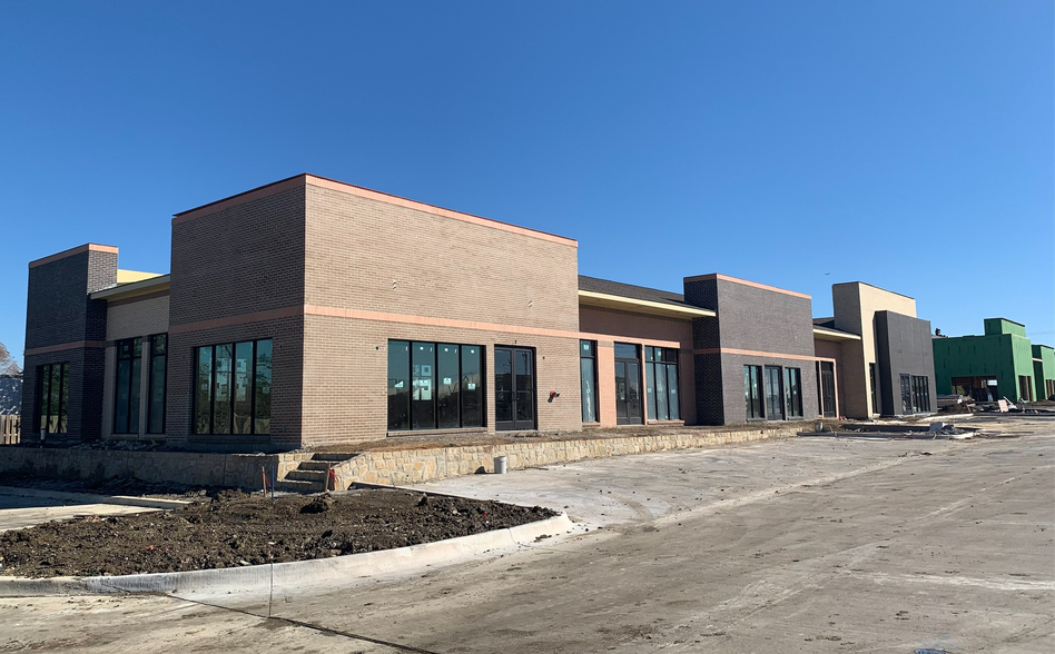 More Photos Of 919 E NW Hwy, Grapevine Storefront For Lease