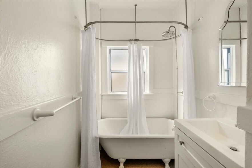 More Photos Of 1644 Monterey Blvd, Hermosa Beach Multifamily For Sale
