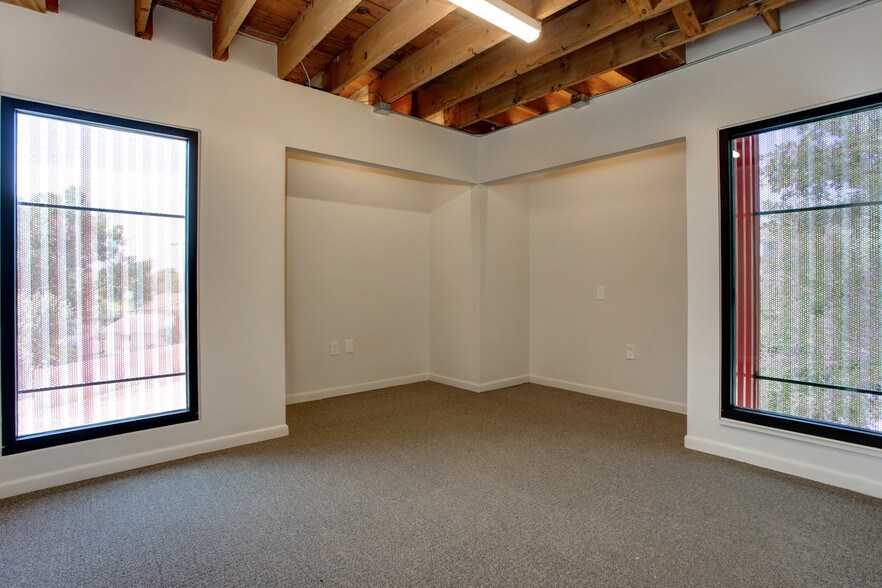 More Photos Of 1813 W Bowie St, Fort Worth Unknown For Lease