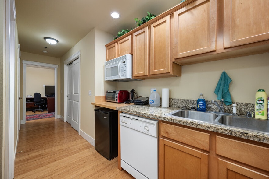 More Photos Of 1015 Railroad Ave, Bellingham Apartments For Sale