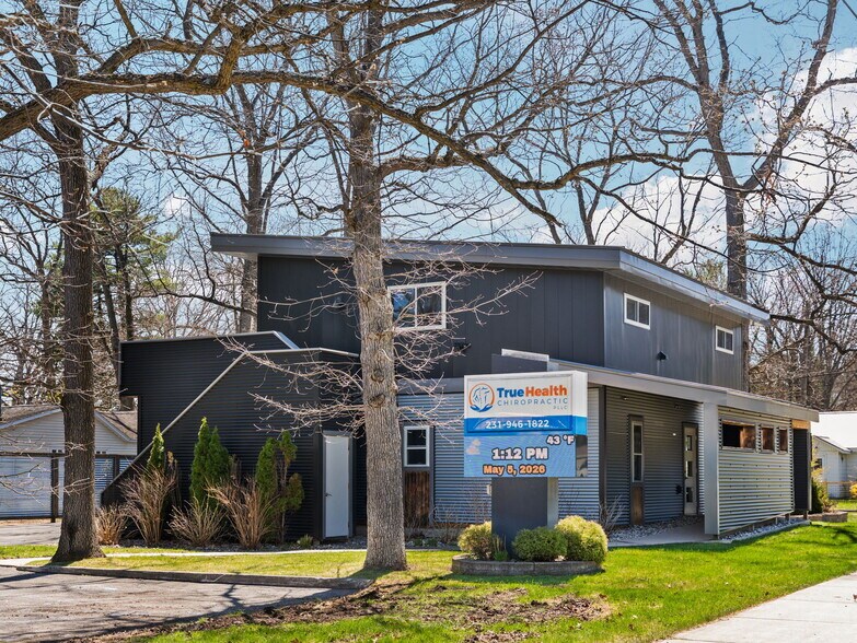 More Photos Of 1323 Cass St, Traverse City Flex For Sale