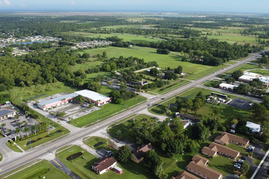 More Photos Of 1312 15th St N, Immokalee Office For Sale