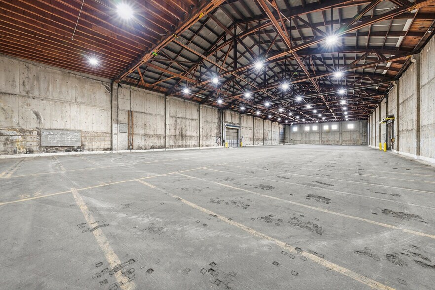 More Photos Of 715 S Grape St, Medford Warehouse For Sale