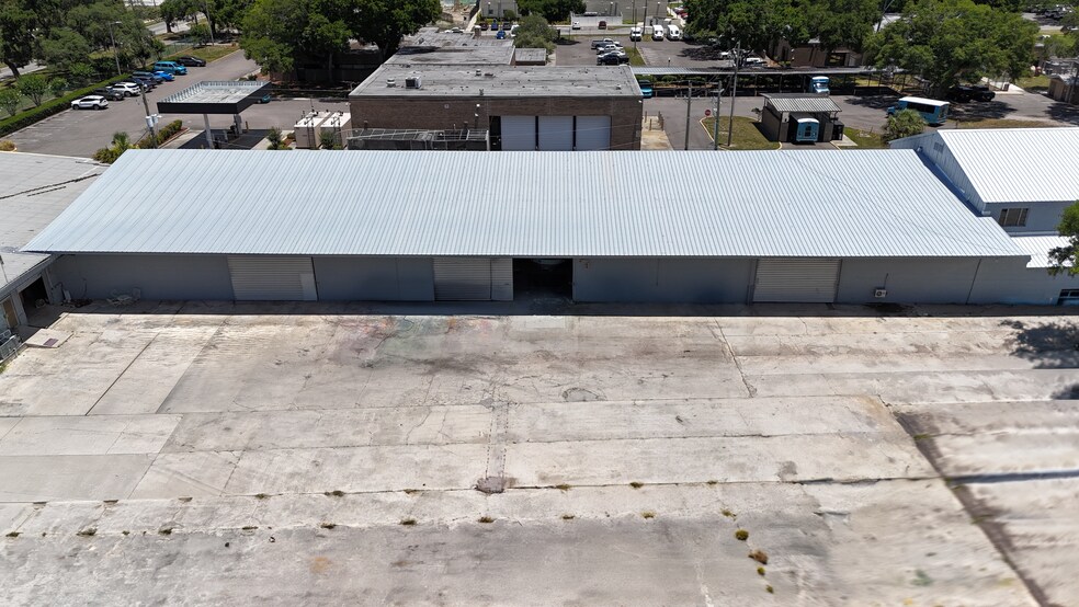 More Photos Of 2705 E Hanna Ave, Tampa Warehouse For Lease