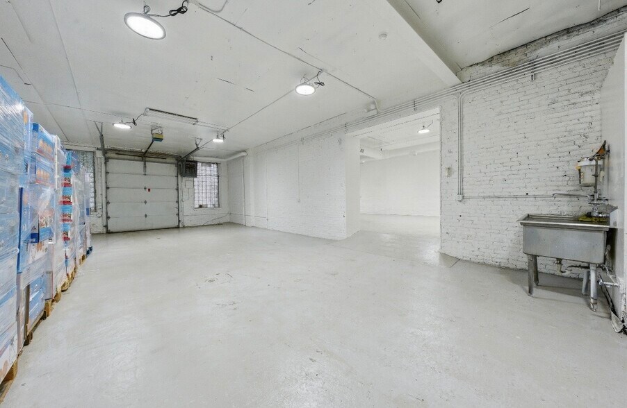 More Photos Of 2290-2292 S Blue Island Ave, Chicago Warehouse For Lease