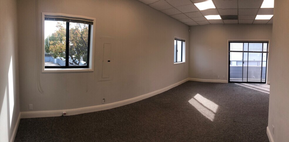 More Photos Of 2100 Embarcadero, Oakland Office For Lease