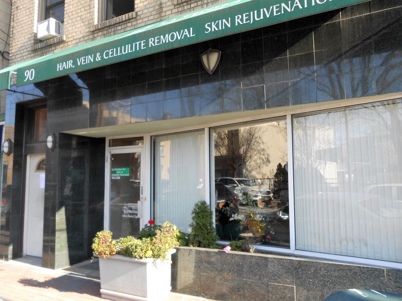 More Photos Of 90 Main St, Mineola Storefront Retail Residential For Lease