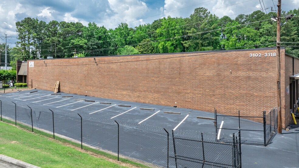 More Photos Of 3102-3118 Oakcliff Industrial St, Doraville Distribution For Lease