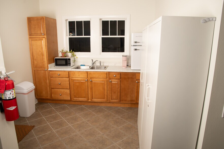 More Photos Of 23 E 8th St, Panama City Office Residential For Sale