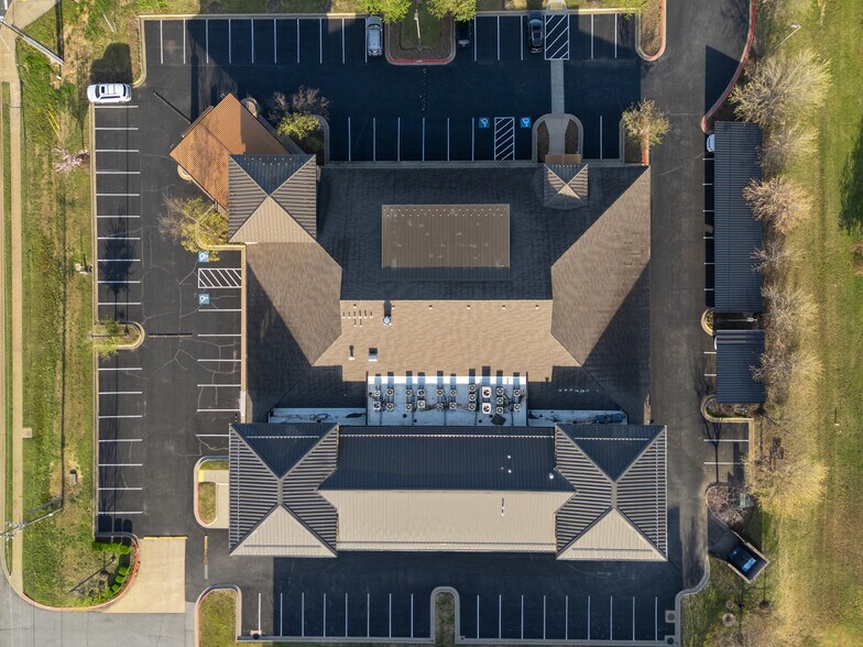 More Photos Of 2701 SE J St, Bentonville Office For Lease