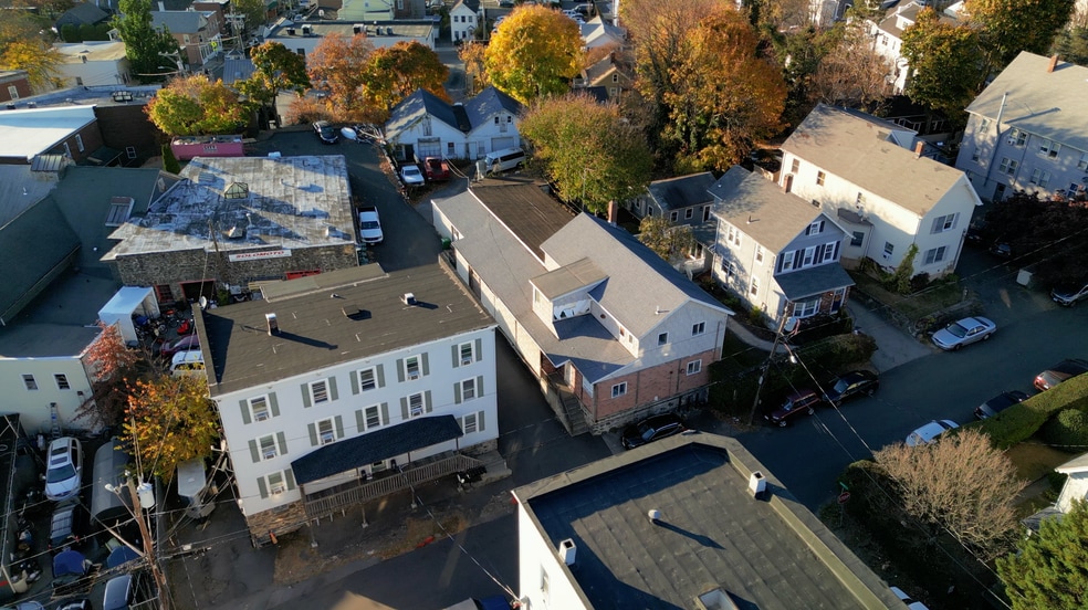 More Photos Of 18 Beech St, Greenwich Freestanding For Sale