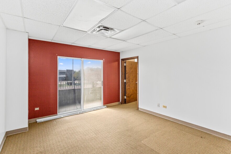 More Photos Of 2202-2230 W Algonquin Rd, Rolling Meadows General Retail For Sale