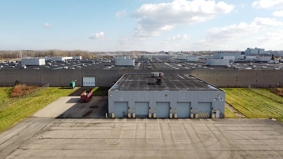 More Photos Of 700 Resende Rd, Webster Unknown For Lease